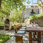 Blanka - Garden Oasis With Jacuzzi Banjol