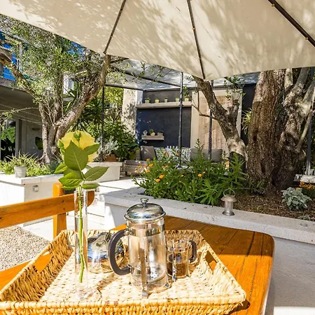 Apartament Blanka - Garden Oasis With Jacuzzi