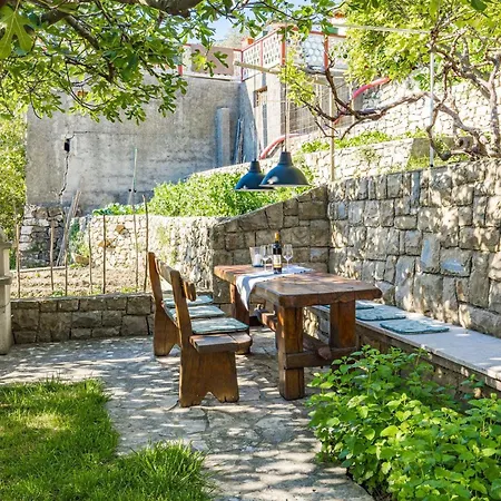 Blanka - Garden Oasis With Jacuzzi Banjol