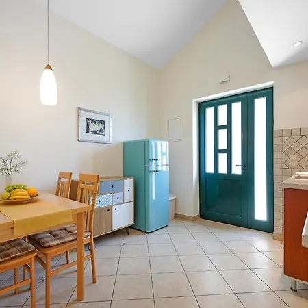 Apartmán Blanka - Garden Oasis With Jacuzzi Banjol