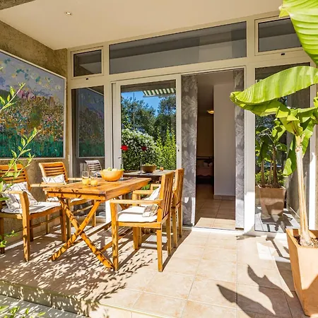 Apartmán Blanka - Garden Oasis With Jacuzzi *