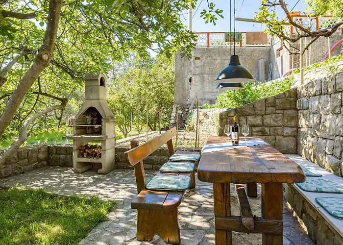 Blanka - Garden Oasis With Jacuzzi Banjol